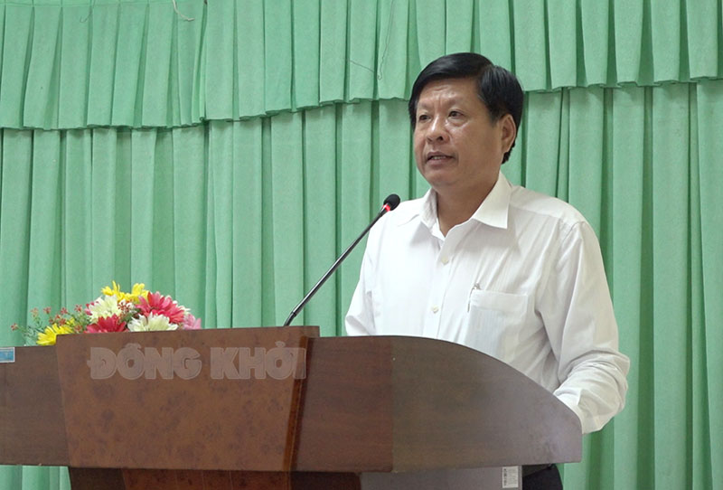 Chủ tịch UBND huyện Trần Văn Đém phát biểu chỉ đạo tại hội nghị.