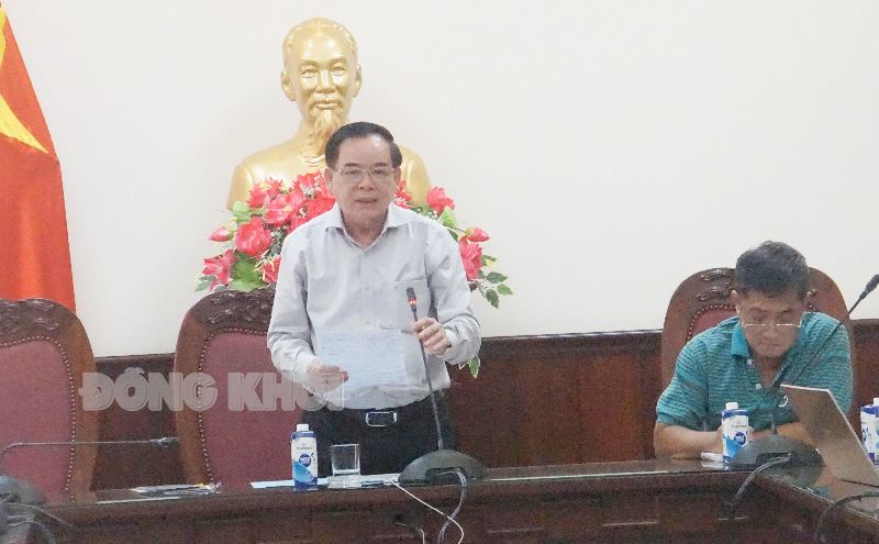 Chủ tịch UBND tỉnh Trần Ngọc Tam phát biểu tại cuộc họp.