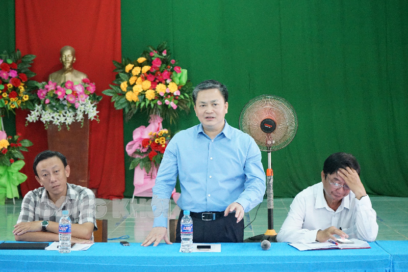 Ủy viên Trung ương Đảng - Bí thư Tỉnh ủy Lê Đức Thọ phát biểu chỉ đạo tại UBND xã Mỹ An, huyện Thạnh Phú.
