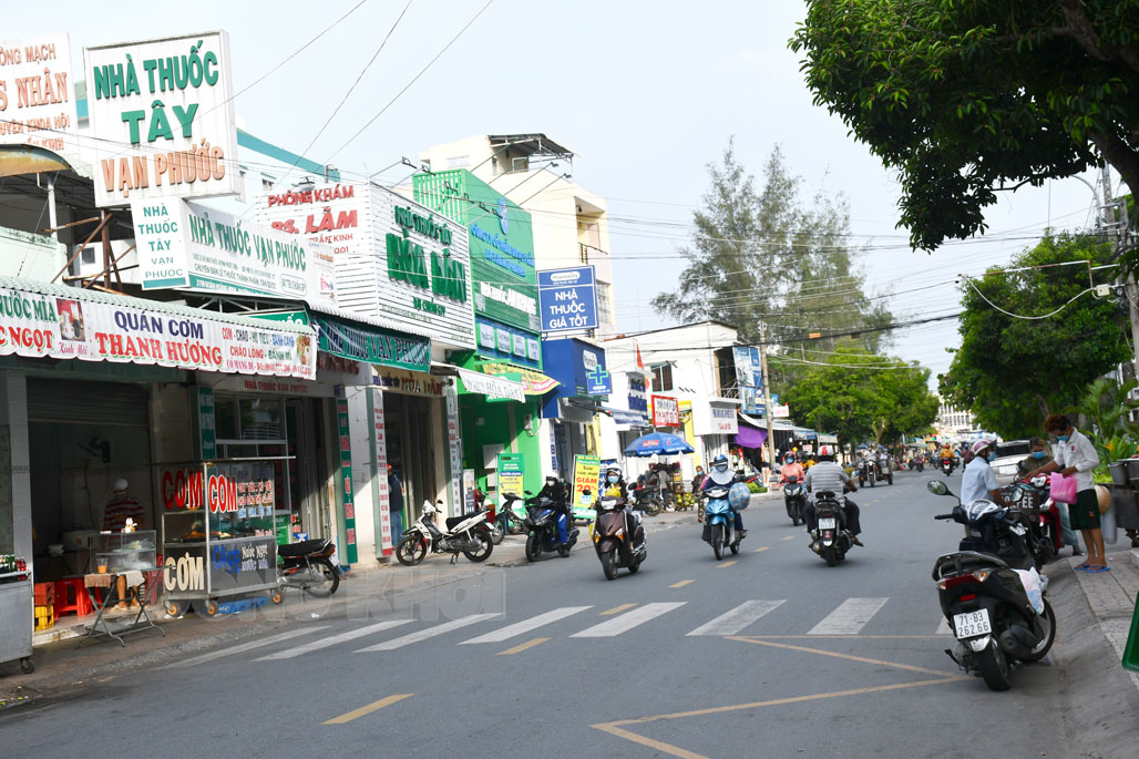 TP. Bến Tre lập lại trật tự an toàn giao thông và đô thị Khu vực đường trước Bệnh viện Nguyễn Đình Chiểu đã giảm bớt tình trạng mua bán lấn chiếm lòng, lề đường gây mất an ninh trật tự.