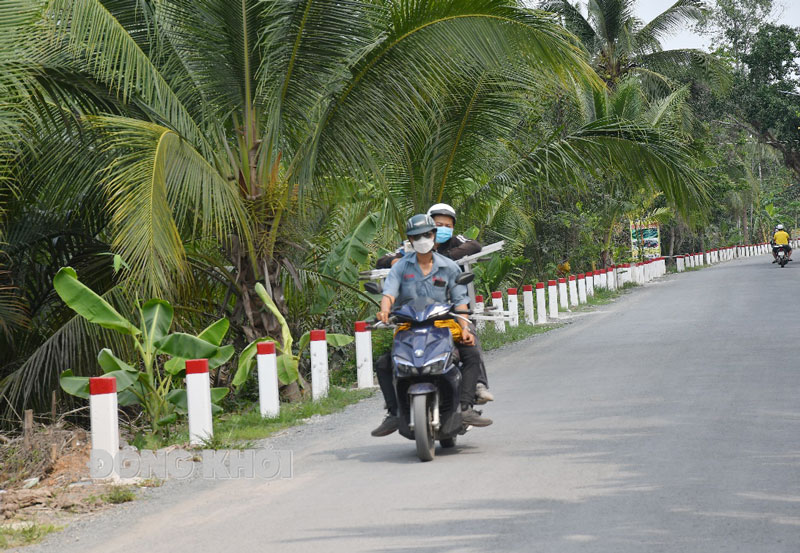 Người dân nông thôn chấp hành nghiêm khi tham gia giao thông.