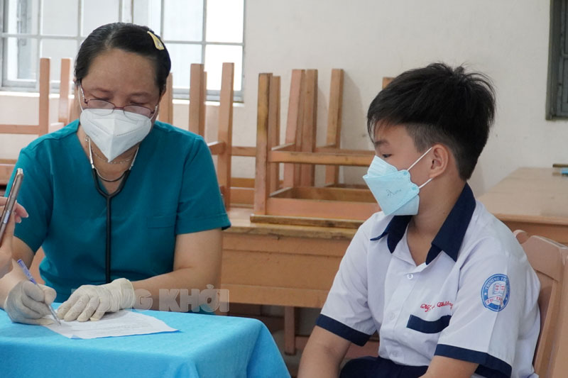 Ngày 4-6-2022, tỉnh còn 4 trường hợp đang điều trị Covid-19 Khám sàng lọc trước tiêm chủng vắc-xin phòng Covid-19.