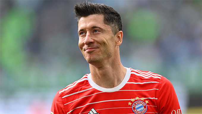 Lewandowski còn 1 năm hợp đồng với Bayern