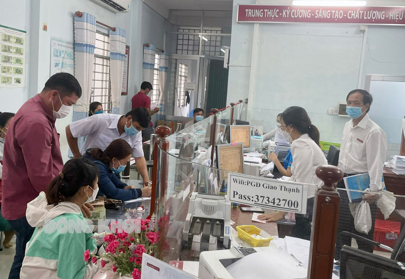 Agribank Bến Tre triển khai trong hệ thống cho vay nuôi tôm công nghệ cao tại huyện Thạnh Phú. Ảnh: C. Trúc