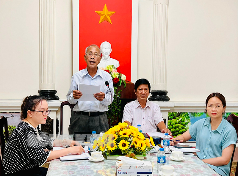 Phó chủ tịch Liên hiệp Các tổ chức hữu nghị Việt Nam tỉnh Đỗ Minh Đức tham gia phát biểu thảo luận tại hội nghị.