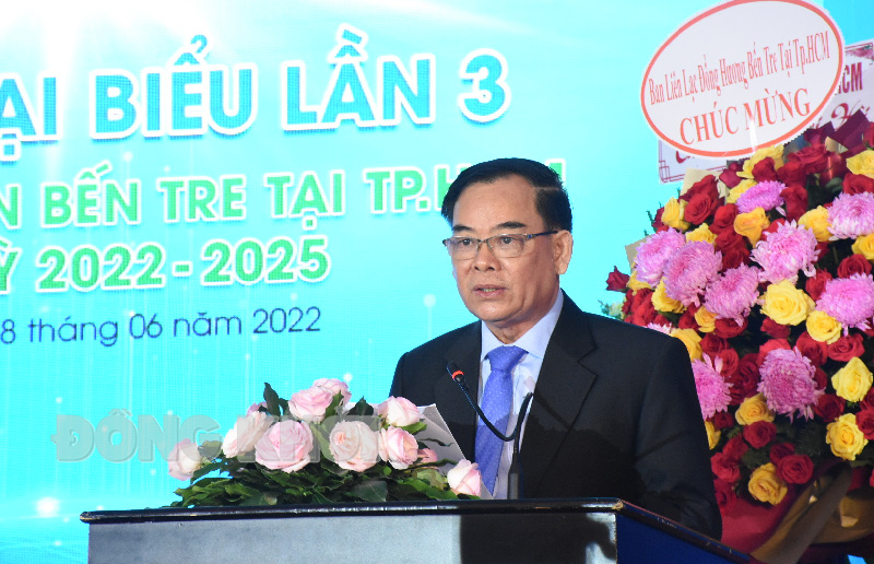 Chủ tịch UBND tỉnh Bến Tre Trần Ngọc Tam phát biểu tại đại hội.