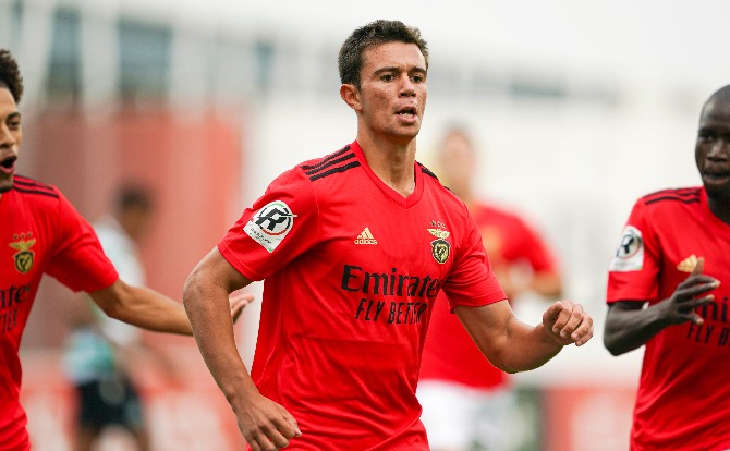 Benfica sắp trói chân Henrique Araujo