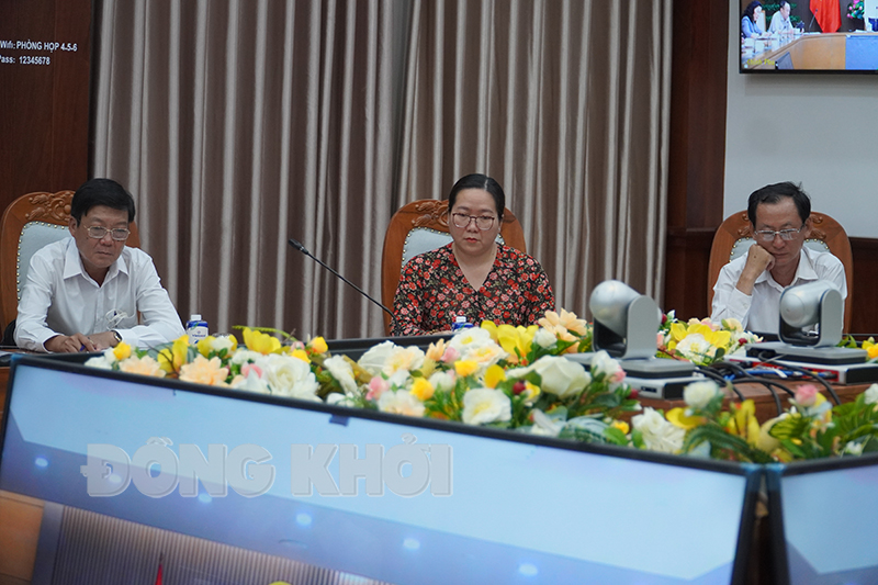 Hội nghị trực tuyến về công tác y tế và phòng chống dịch bệnh Thành viên BCĐ tỉnh tham dự cuộc họp.