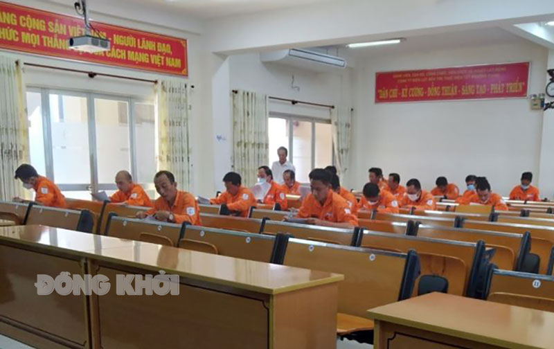 Sơ tuyển Hội thi thợ giỏi cấp Tổng công ty Điện lực miền Nam năm 2022 Thí sinh tham dự hội thi.