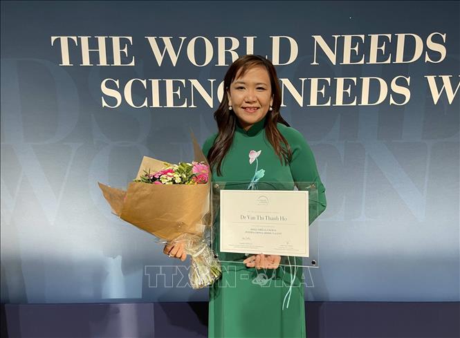 UNESCO tôn vinh nữ khoa học trẻ Việt Nam Hồ Thị Thanh Vân Tiến sĩ Hồ Thị Thanh Vân nhận giải thưởng nữ Nhà khoa học nữ trẻ tài năng thế giới 2022. Ảnh: TTXVN phát