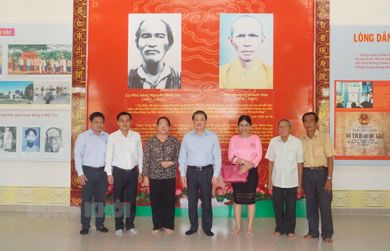 Ủy viên Trung ương Đảng - Bí thư Tỉnh ủy Lê Đức Thọ khảo sát tại Khu lưu niệm Nguyễn Sinh Sắc. Ảnh: Ánh Nguyệt