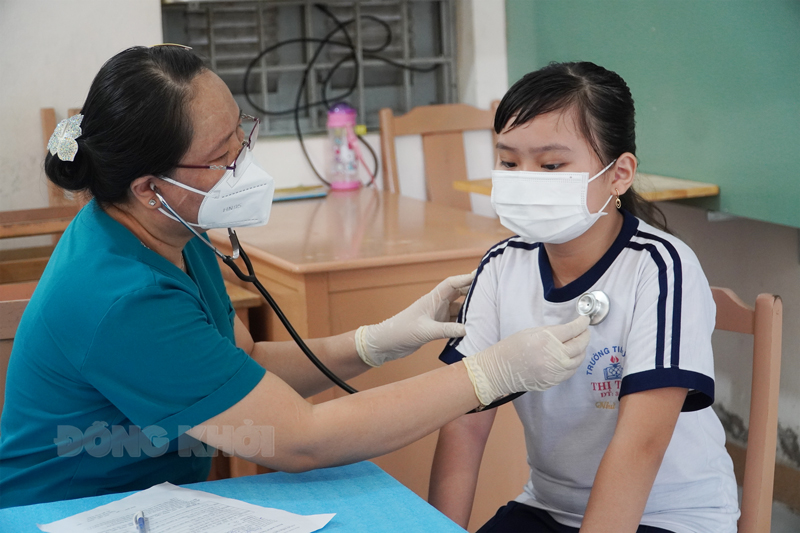 Ngày 25-6-2022, tỉnh có 15 trường hợp đang điều trị Covid-19 Khám sàng lọc trước tiêm chủng vắc-xin Covid-19.