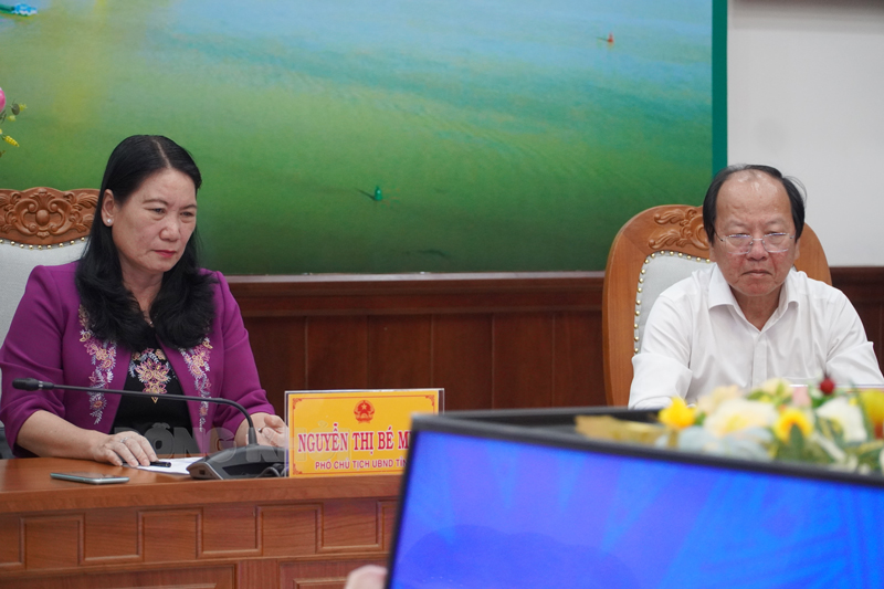 Phó chủ tịch UBND tỉnh Nguyễn Thị Bé Mười tham dự tại điểm cầu tỉnh.