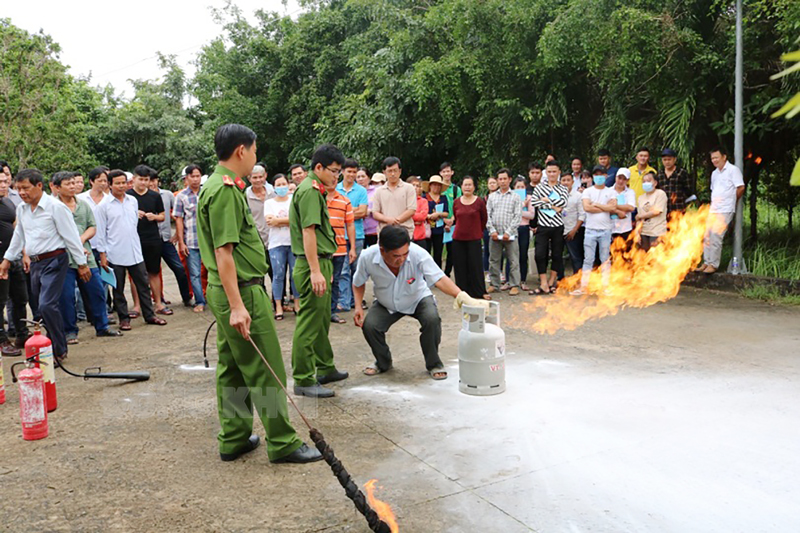 Huyện thường xuyên tổ chức các lớp tập huấn phòng cháy chữa cháy. Ảnh: Văn Minh