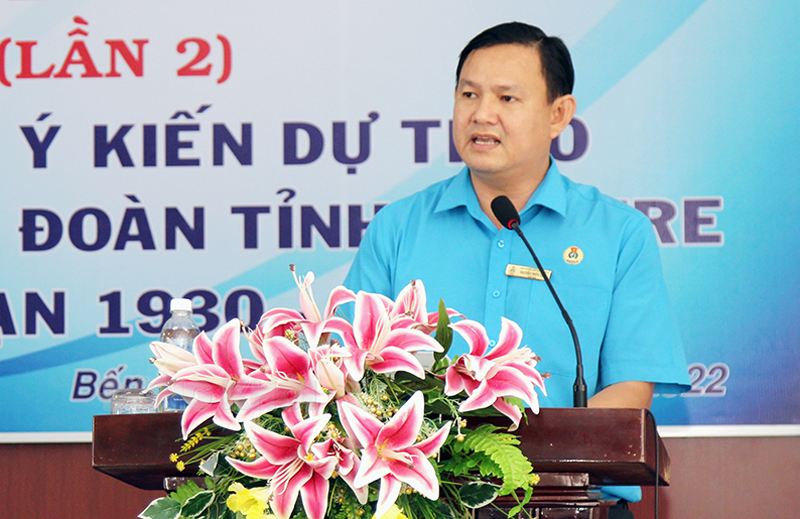 Hội thảo lấy ý kiến đóng góp Dự thảo Lịch sử Công đoàn tỉnh Bến Tre giai đoạn 1930 - 2020 Chủ tịch LĐLĐ tỉnh Bến Tre Nguyễn Phúc Linh phát biểu tại hội thảo.