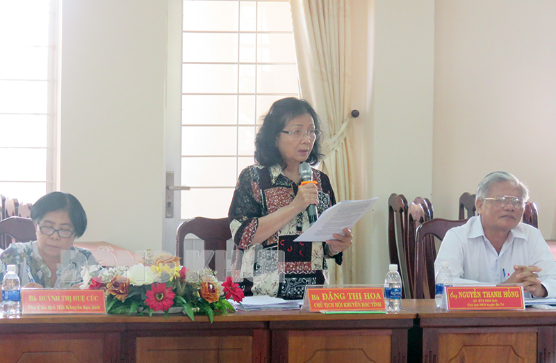Đoàn kiểm tra Trung ương Hội khuyến học Việt Nam làm việc tại tỉnh Chủ tịch Hội khuyến học tỉnh Bến Tre Đặng Thị Hoa giải trình làm rõ thêm những nội dung đoàn kiểm tra đặt ra.