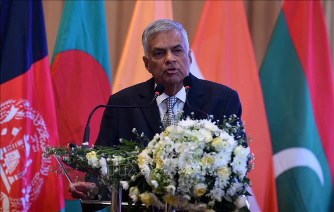 Ông Ranil Wickremesinghe lúc đương nhiệm chức Thủ tướng Sri Lanka, phát biểu tại một hội nghị ở Colombo. Ảnh tư liệu: AFP/TTXVN