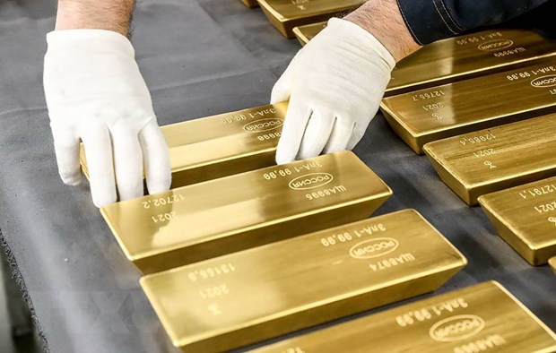 Gói trừng phạt thứ 7 của EU nhằm vào Nga chính thức có hiệu lực Vàng miếng được sản xuất tại Nga. (Ảnh: TASS/TTXVN)