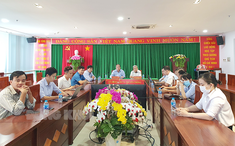 Họp báo công bố cuộc thi “Tìm kiếm Giải pháp chuyển đổi số quốc gia - Viet Solutions” năm 2022 Đại biểu Sở TT&TT tỉnh Bến Tre tham dự họp báo công bố cuộc thi.