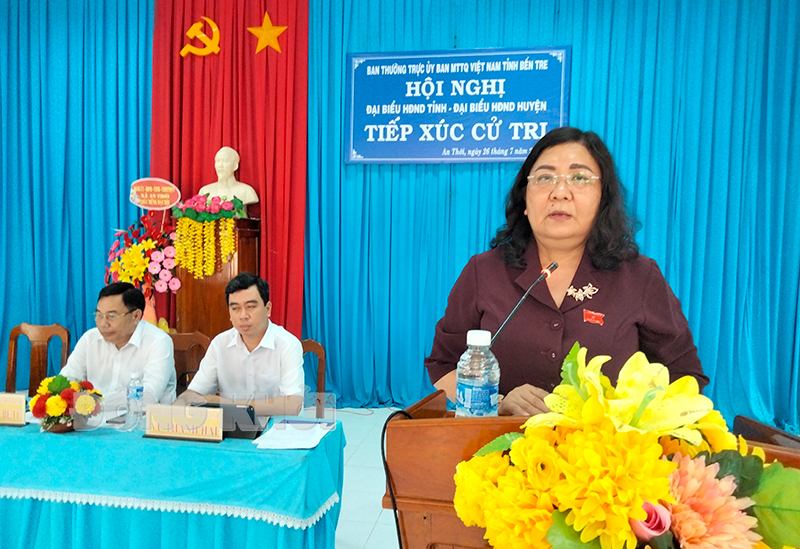 Phó bí thư Thường trực Tỉnh ủy - Chủ tịch HĐND tỉnh Hồ Thị Hoàng Yến giải trình các ý kiến của cử tri xã An Thới. 