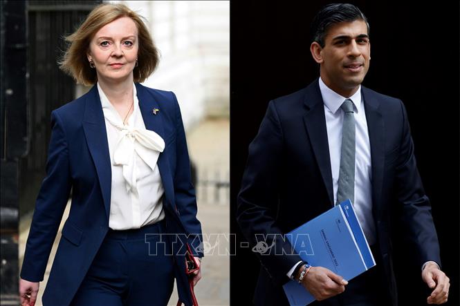 Cựu Bộ trưởng Tài chính Rishi Sunak (phải) và Ngoại trưởng Liz Truss của Anh. Ảnh: AFP/TTXVN