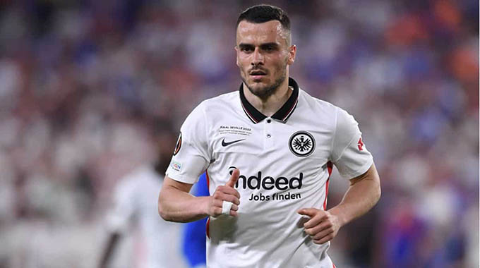 Frankfurt không bán Kostic ở Hè 2022