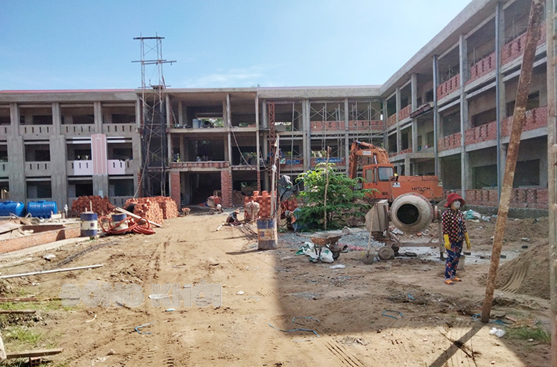 Trường Tiểu học Vang Quới Tây đang được khởi công xây dựng.