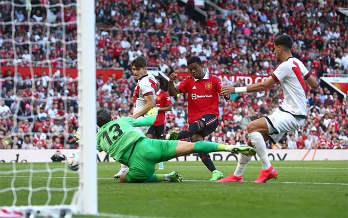 MU hòa bạc nhược Vallecano Amad Diallo ghi bàn mở tỷ số cho đội chủ nhà