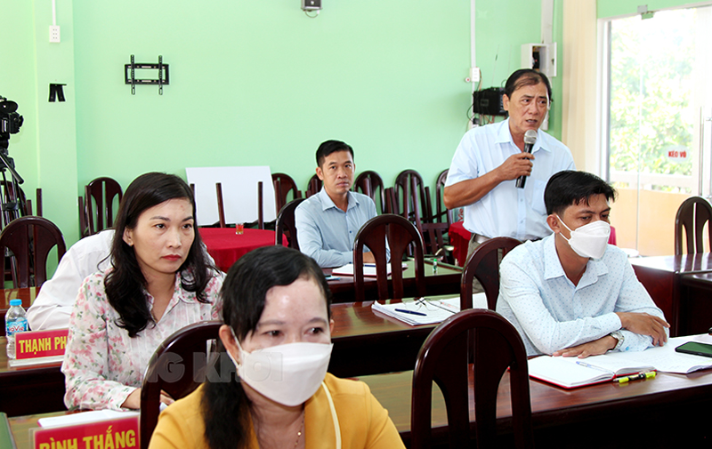 Bí thư Đảng ủy xã Thới Thuận Nguyễn Minh Hùng báo cáo với lãnh đạo tỉnh, huyện và đại biểu công tác TCD trên địa bàn xã