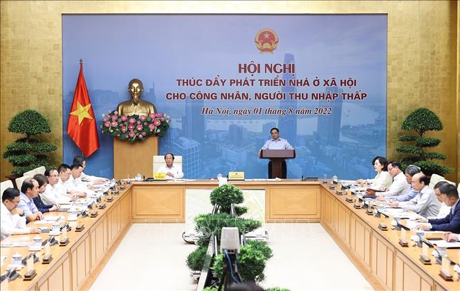 Thủ tướng Phạm Minh Chính chủ trì Hội nghị thúc đẩy phát triển nhà ở xã hội cho công nhân và người thu nhập thấp, sáng 1-8-2022. Ảnh: Dương Giang/TTXVN