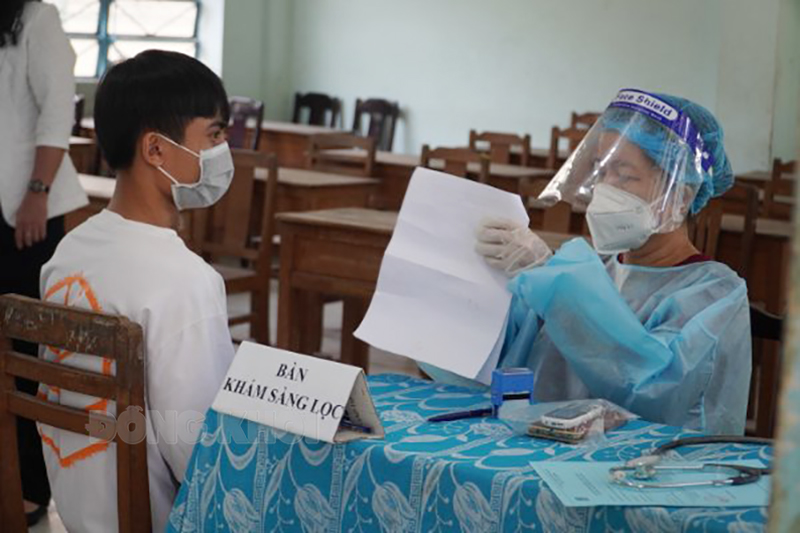 Ngày 12-8-2022, tỉnh ghi nhận thêm 7 trường hợp mắc Covid-19 Khám sàng lọc tiêm chủng vắc-xin Covid-19.