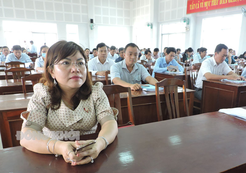 Khai giảng lớp bồi dưỡng nghiệp vụ công tác dân vận chính quyền (lớp 2) Đại biểu và học viên tham dự khai giảng lớp bồi dưỡng nghiệp vụ công tác Dân vận chính quyền.