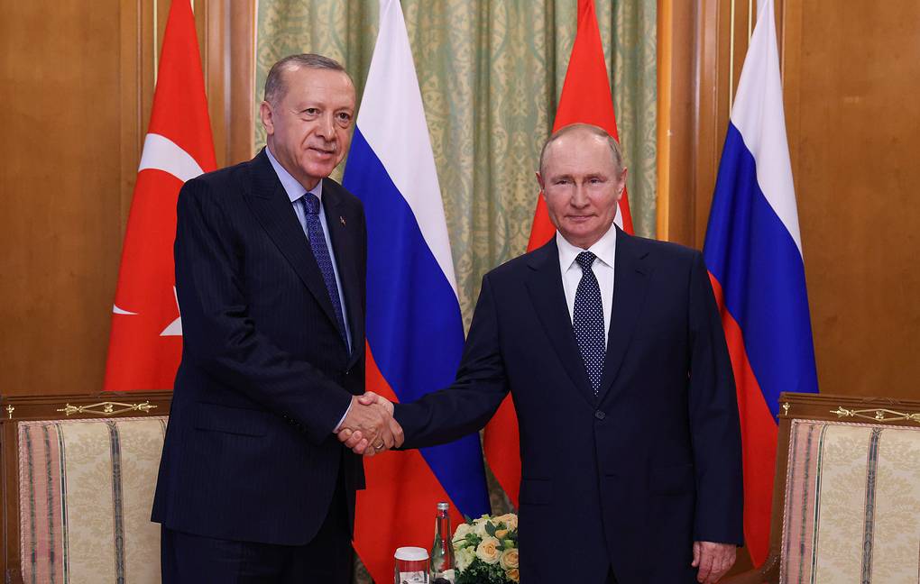 Tổng thống Thổ Nhĩ Kỳ Recep Tayyip Erdogan (trái) và người đồng cấp Nga Vladimir Putin tại ở Sochi. Ảnh: TASS