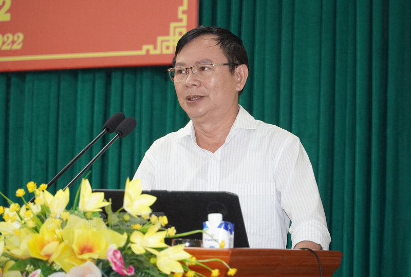 PGS.TS Tôn Thất Lãng - Giảng viên Trường Đại học TN&MT TP. Hồ Chí Minh báo cáo tại hội nghị.
