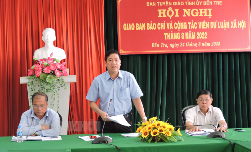 Phó trưởng Ban Tuyên giáo Tỉnh ủy Võ Thành Đô phát biểu định hướng tại hội nghị.