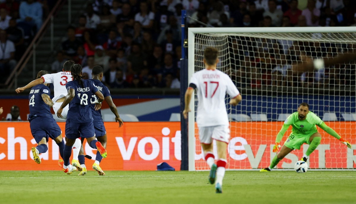 PSG bị Monaco chia điểm Volland ghi bàn mở tỉ số cho Monaco.