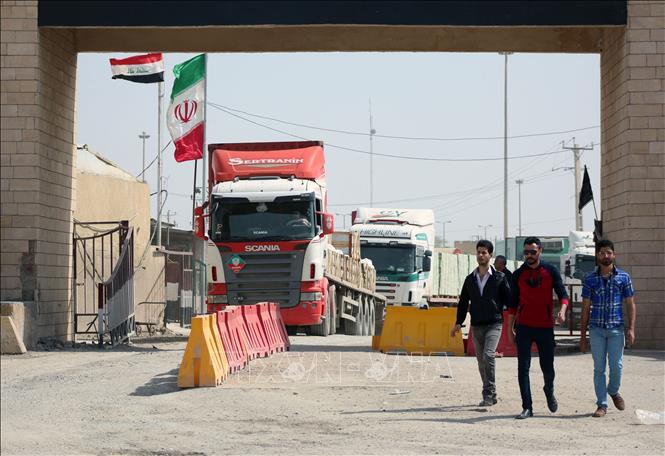 Iran mở cửa trở lại biên giới với Iraq Cửa khẩu biên giới giữa Iran và Iraq tại thành phố Basra, miền Nam Iraq. Ảnh tư liệu: AFP/TTXVN