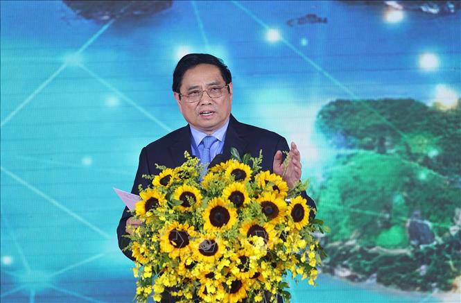 Thông xe tuyến cao tốc Vân Đồn - Móng Cái Thủ tướng Phạm Minh Chính phát biểu tại lễ khánh thành tuyến đường cao tốc Vân Đồn-Móng Cái. Ảnh: Dương Giang/TTXVN