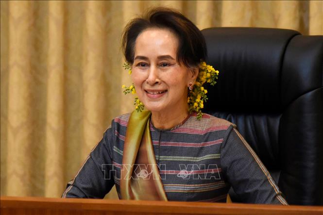 Cố vấn Nhà nước Myanmar Aung San Suu Kyi tại một cuộc họp ở Naypyidaw ngày 13-4-2020. Ảnh: AFP/TTXVN