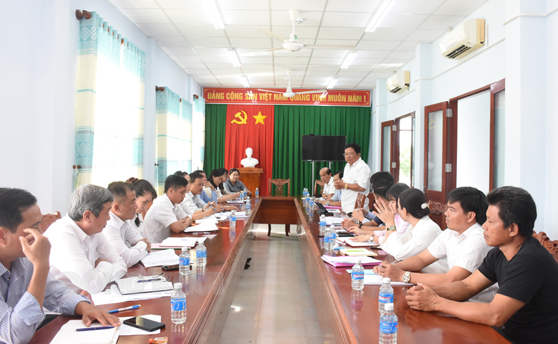 Ban Kinh tế - Ngân sách HĐND tỉnh giám sát tình hình thực hiện chuỗi tôm biển tại huyện Bình Đại Đoàn giám sát làm việc với các HTX chuỗi tôm biển huyện Bình Đại.