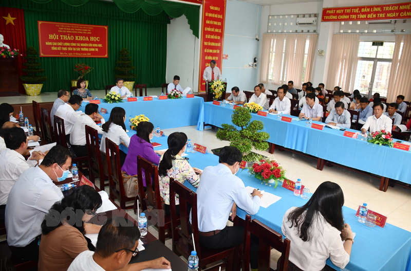 Hội thảo nâng cao chất lượng công tác nghiên cứu khoa học, tổng kết thực tiễn tại các trường chính trị Đại biểu dự hội thảo.