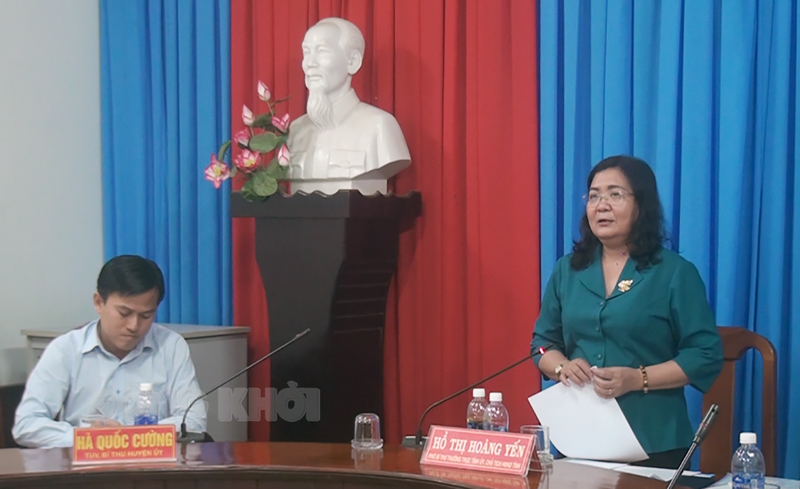 Phó bí thư Thường trực Tỉnh ủy - Chủ tịch HĐND tỉnh Hồ Thị Hoàng Yến phát biểu tại buổi giám sát.