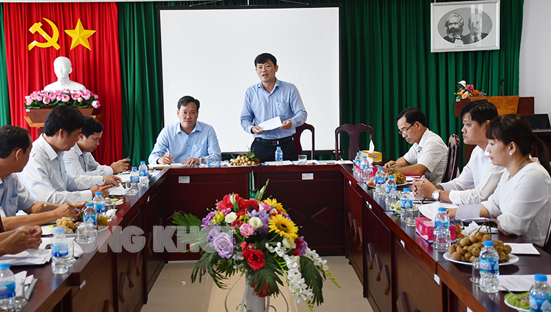 Trưởng ban Pháp chế HĐND tỉnh Nguyễn Văn Tân phát biểu tại buổi giám sát.