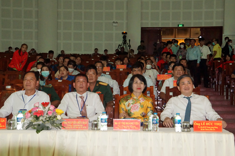 Các đại biểu tỉnh tham dự tại lễ khai mạc Đại hội.