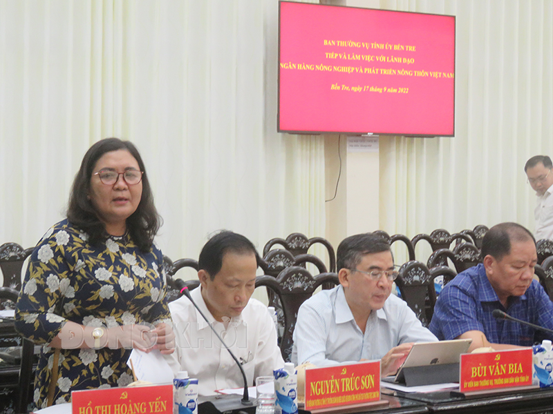 Phó bí thư Thường trực Tỉnh ủy - Chủ tịch HĐND tỉnh Hồ Thị Hoàng Yến phát biểu tại buổi làm việc.