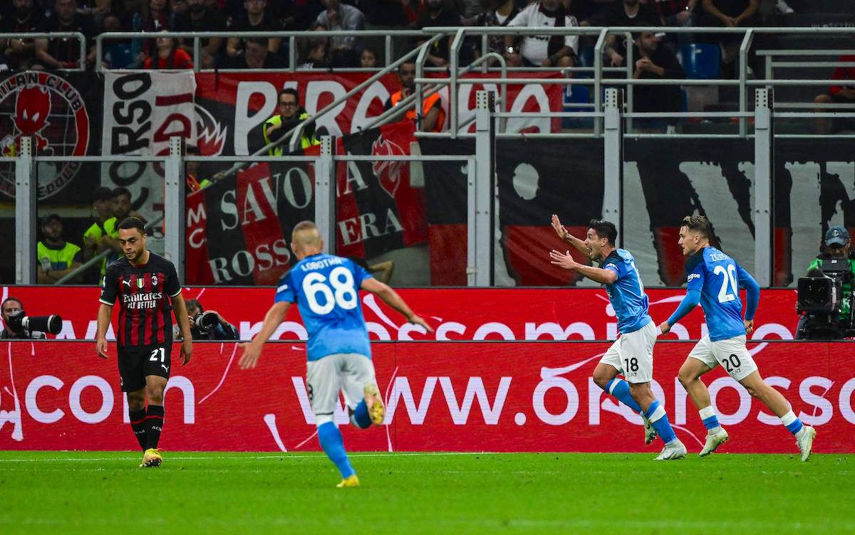 Rossoneri văng khỏi Top 4