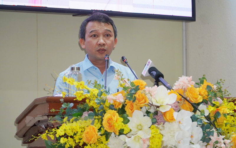 Phó giám đốc Trung tâm Truyền thông TN&MT Cao Minh Tuấn phát biểu tại hội nghị.
