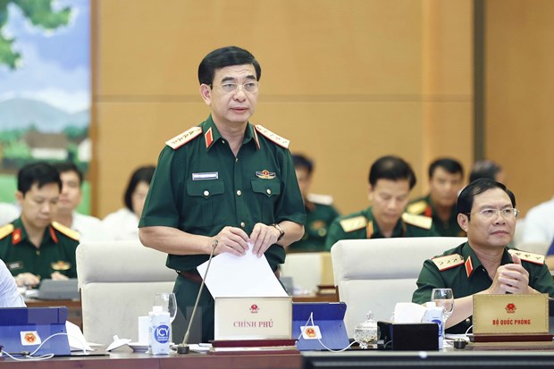 Bộ trưởng Bộ Quốc phòng Phan Văn Giang trình bày Tờ trình. (Ảnh: Doãn Tấn/TTXVN)