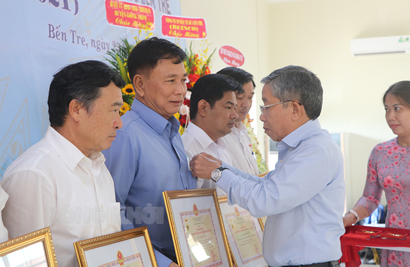 Kỷ niệm 20 năm thành lập Hội Khoa học kỹ thuật cầu đường Bến Tre c cá nhân được Bộ Giao thông vận tải tặng kỷ niệm chương “Vì sự nghiệp phát triển Giao thông vận tải Việt Nam”.