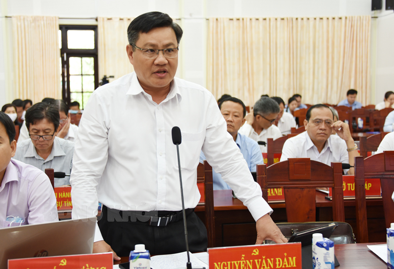 Bí thư Huyện ủy Chợ Lách Nguyễn Văn Đảm phát biểu. Ảnh: Thanh Đồng